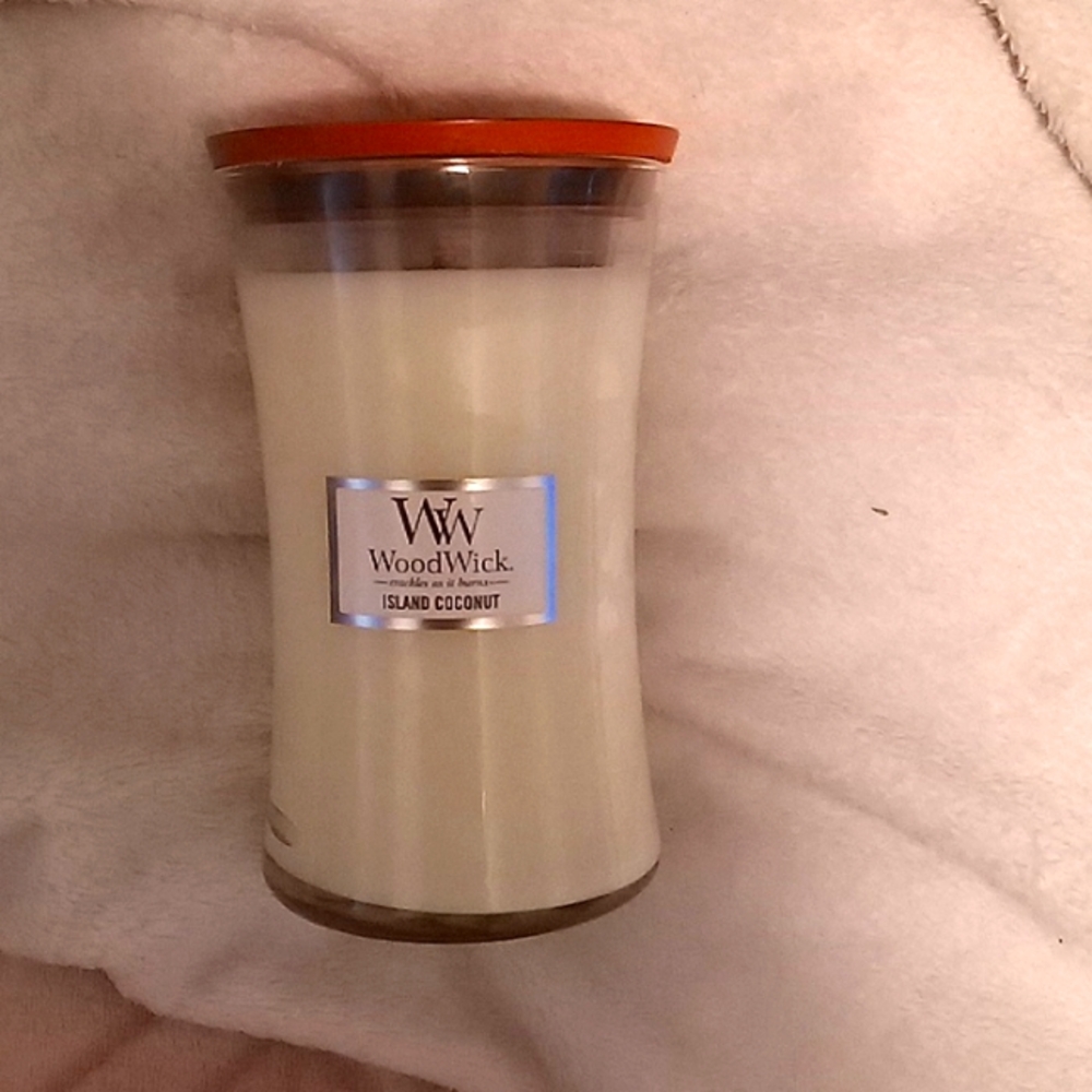 Woodwick Island Coconut Large 21.5oz Hourglass Candle New